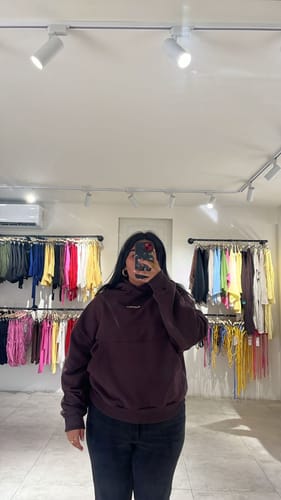 Customer photo review of POLERÓN HOODIE CAFÉ LOGO BORDADO