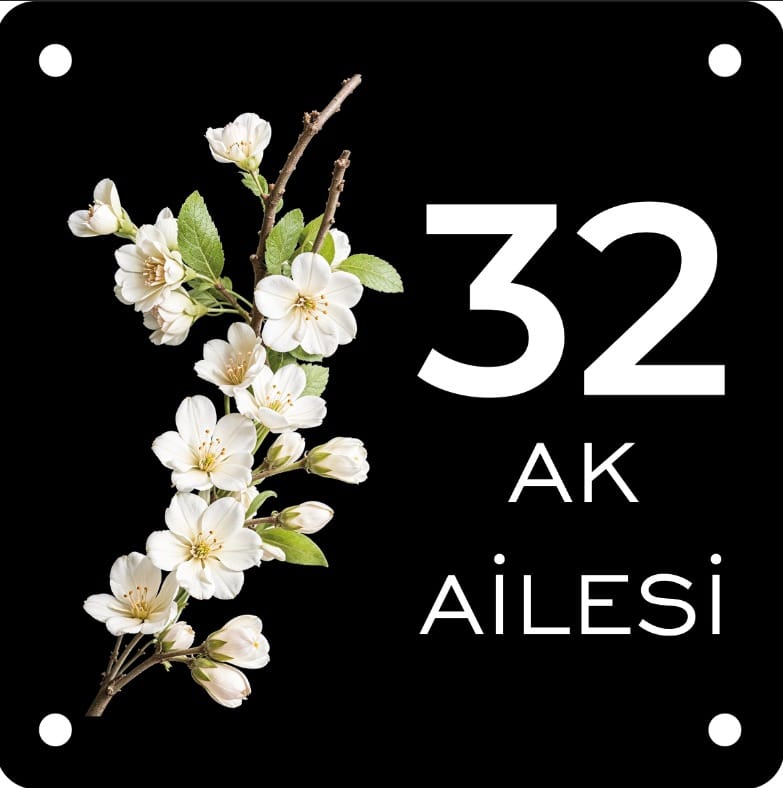 Customer photo review of Kişiye Özel Beyaz Çiçek Dallı Kapı İsimliği