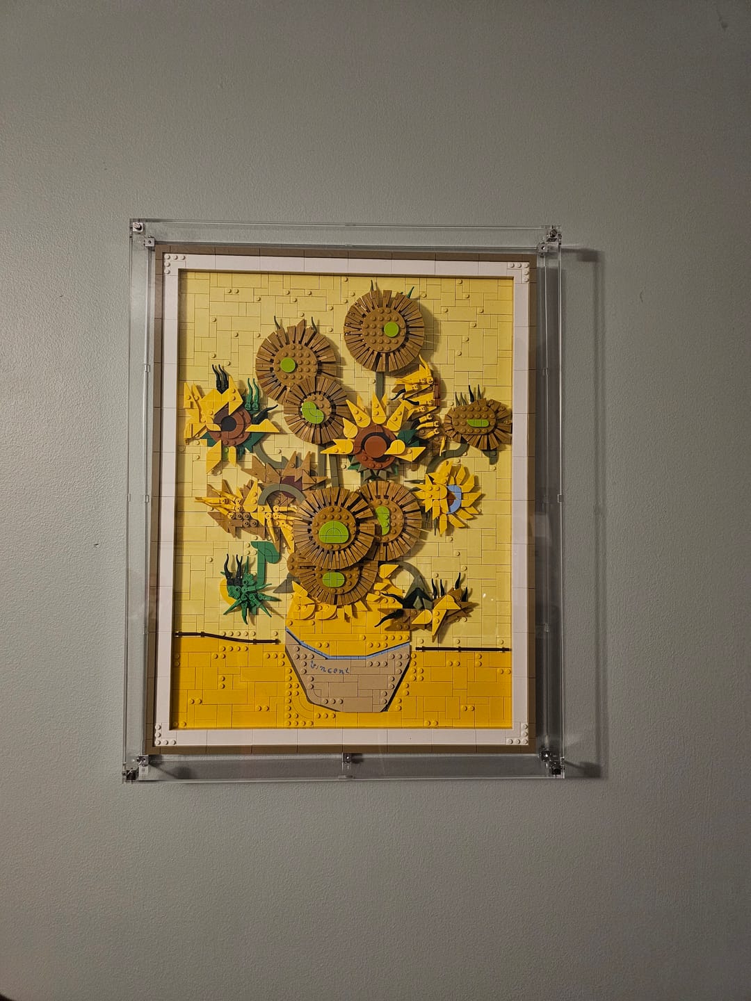Customer photo review of Wall Mounted Display Case for LEGO® 31215 Art Vincent van Gogh – Sunflowers