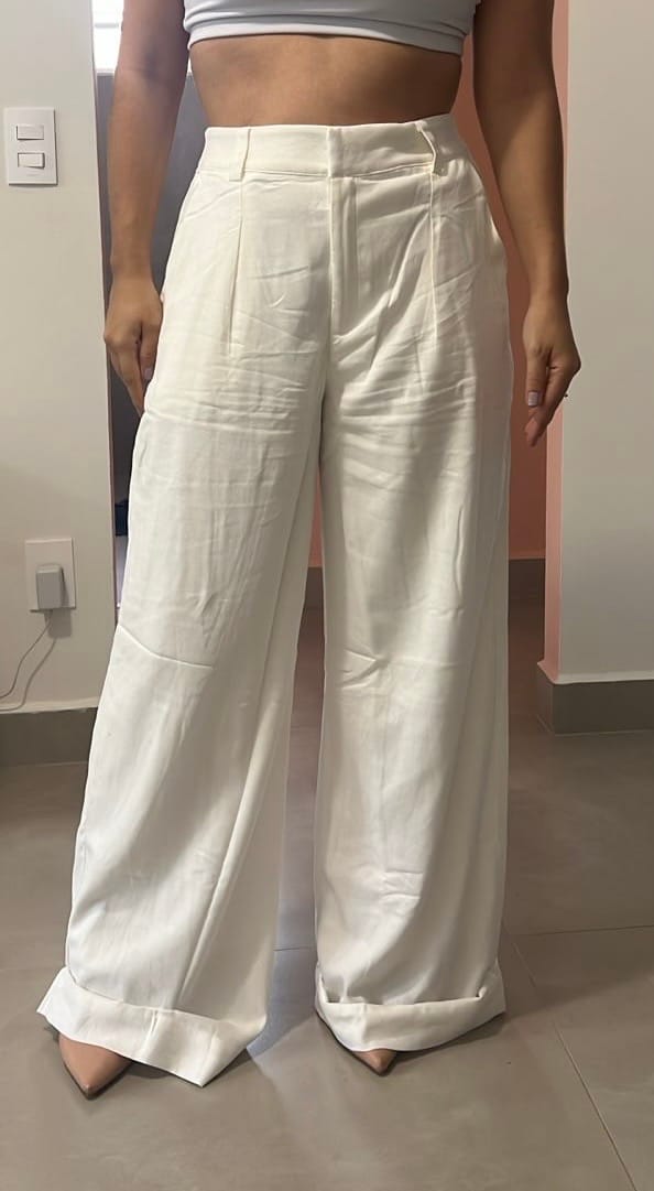 Customer photo review of Calça Pantalona Graviola Off White + Forro