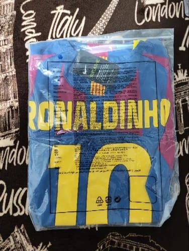 Reseña con foto de un cliente sobre FC Barcelona Local 05/06 – Ronaldinho 10
