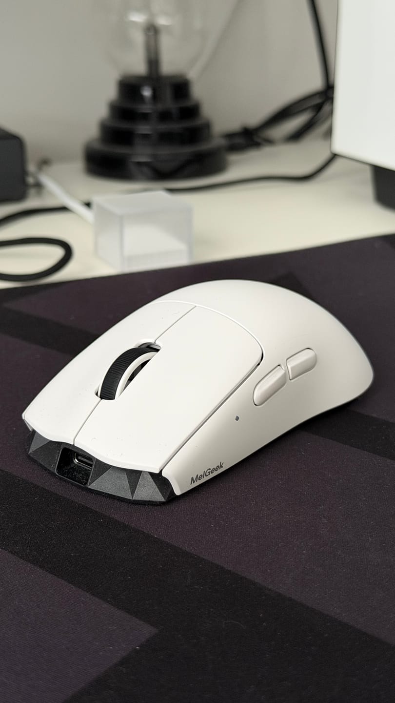 Customer photo review of MelGeek Horus Lightweight Esports Gaming Mouse