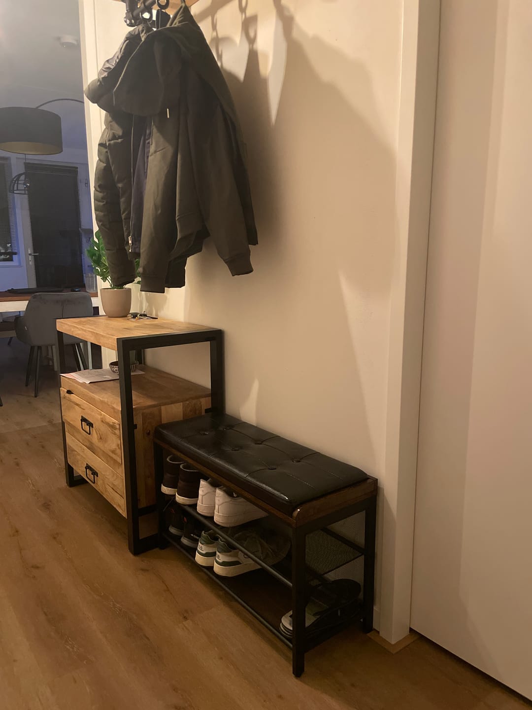 Customer photo review of Schoenenrek industrieel met bank | Houtlook en Staal | 80x30x48cm