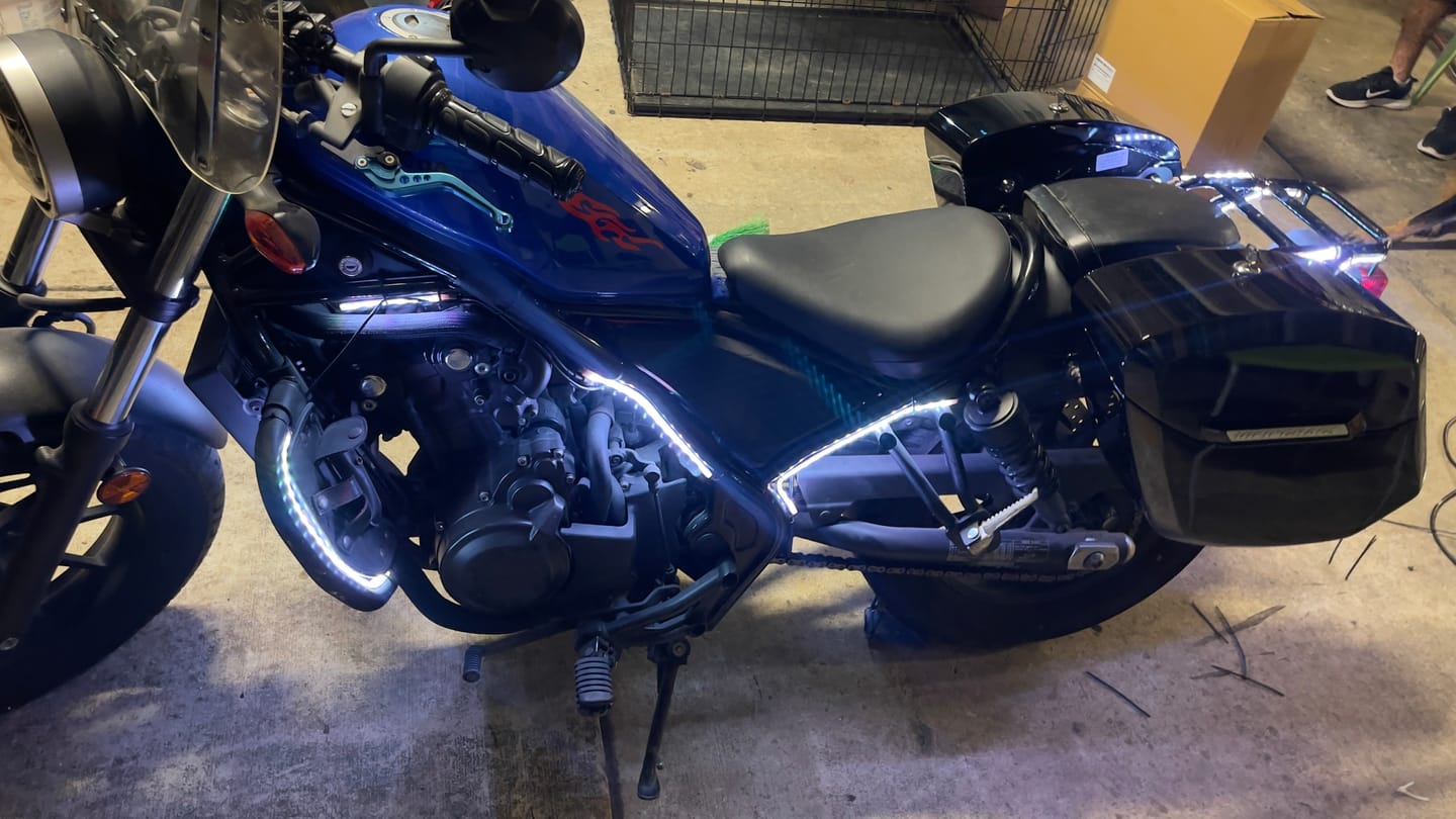 Customer photo review of 24L - Ironclad Quick-Mount Medium Honda Rebel 500 Painted Hard Saddlebags