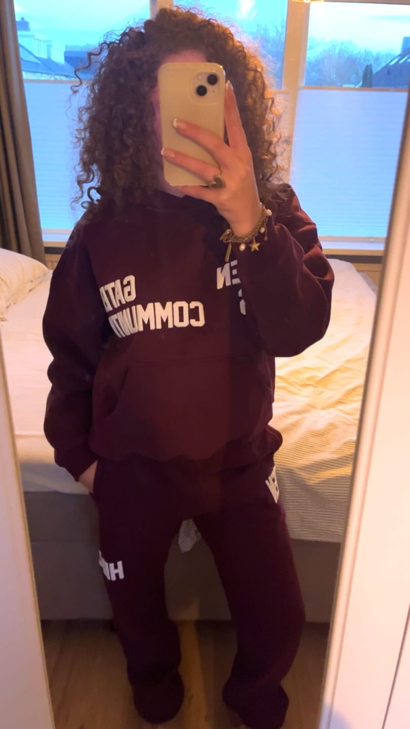 Customer photo review of GATED COMMUNITY STRAIGHT LEG SWEATPANTS DARK PLUM