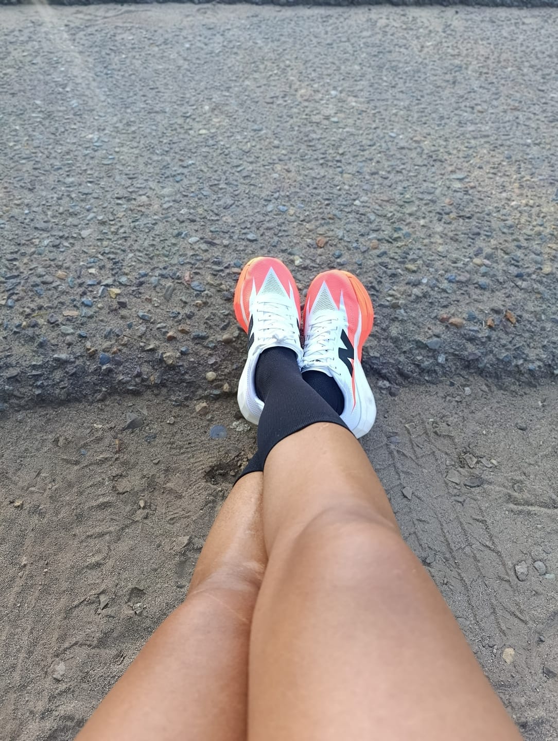 Customer photo review of New Balance FuelCell SuperComp Elite v5 Mujer Urgent Red White