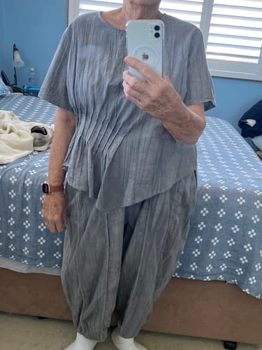 Reviewer's mirror selfie showing the front of the grey Linen Cotton Shirt and Pants with its shirred detailing.