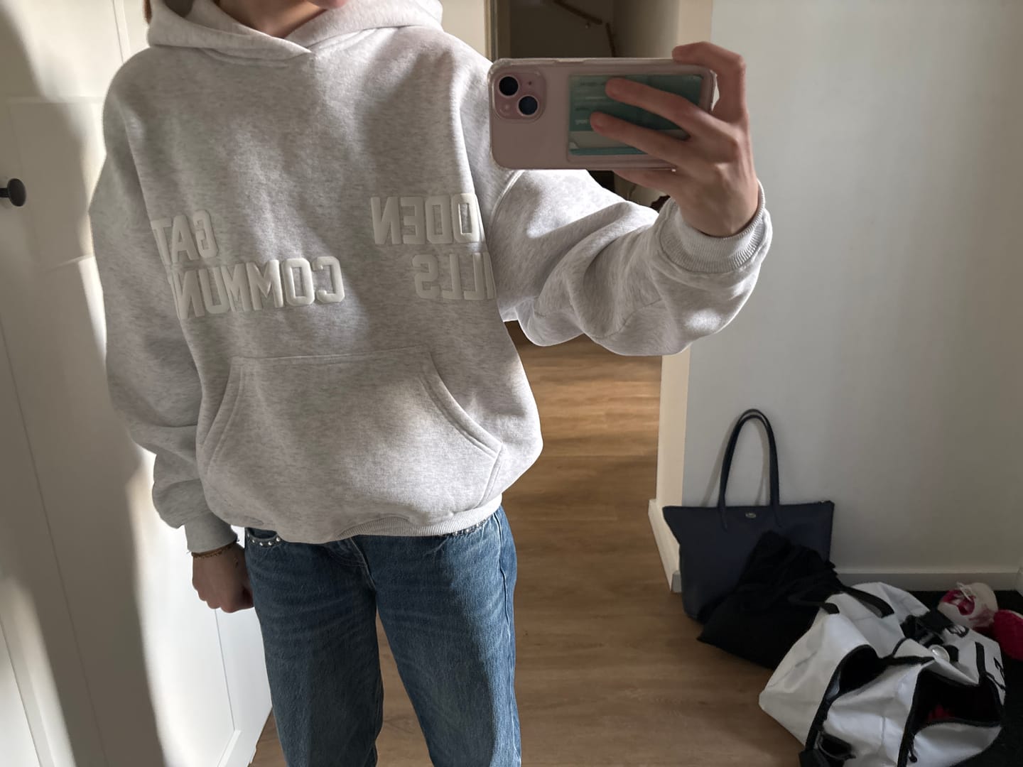 Customer photo review of GATED COMMUNITY HOODIE LIGHT GREY