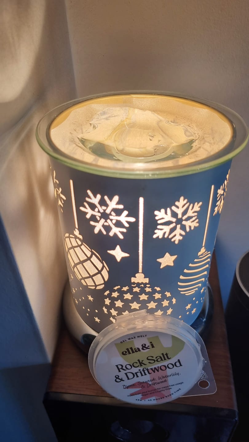 Customer photo review of Ella & I Gel Melt Subscription Box