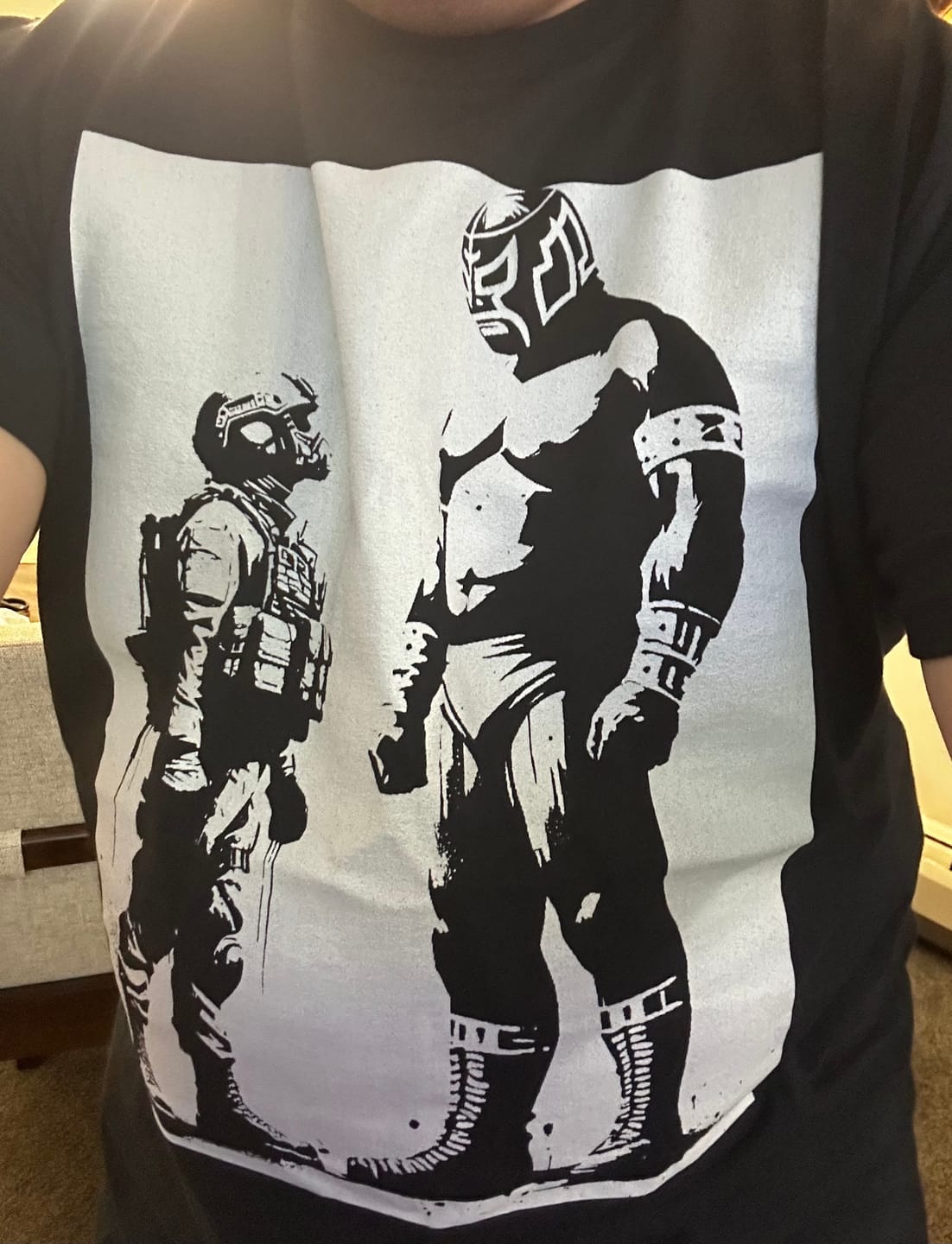 Customer photo review of Sin Lucha No Hay Victoria Art De La Calle T-Shirt