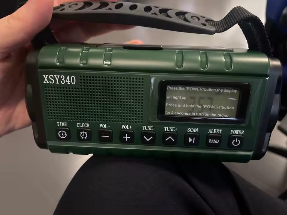 Customer photo review of Notfall Kurbelradio 10000mAh 2.0 – Solar, LED-Licht & SOS-Alarm