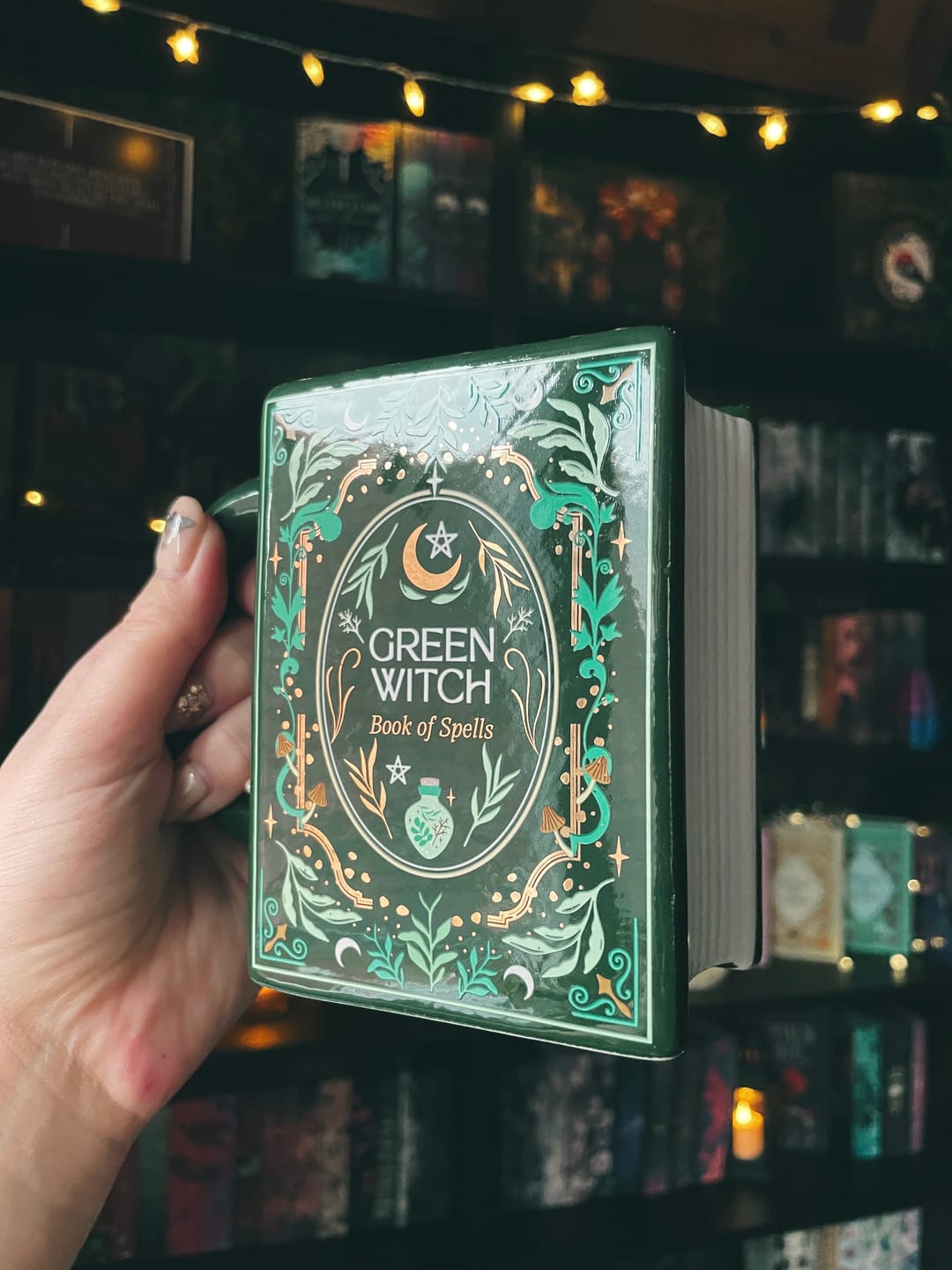 Customer photo review of Buchförmige Tasse „Green Witch“ – Keramiktasse für Natur- und Bücherliebhaber