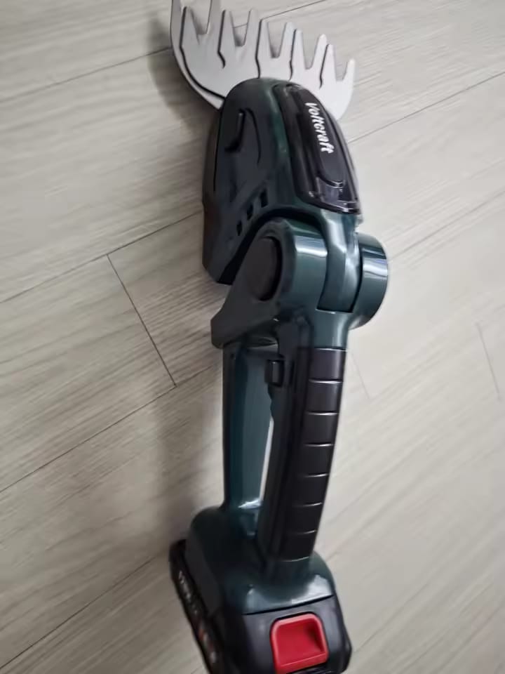 Customer photo review of 2-in-1 Akku Gras- & Strauchschere – (Verstellbar)