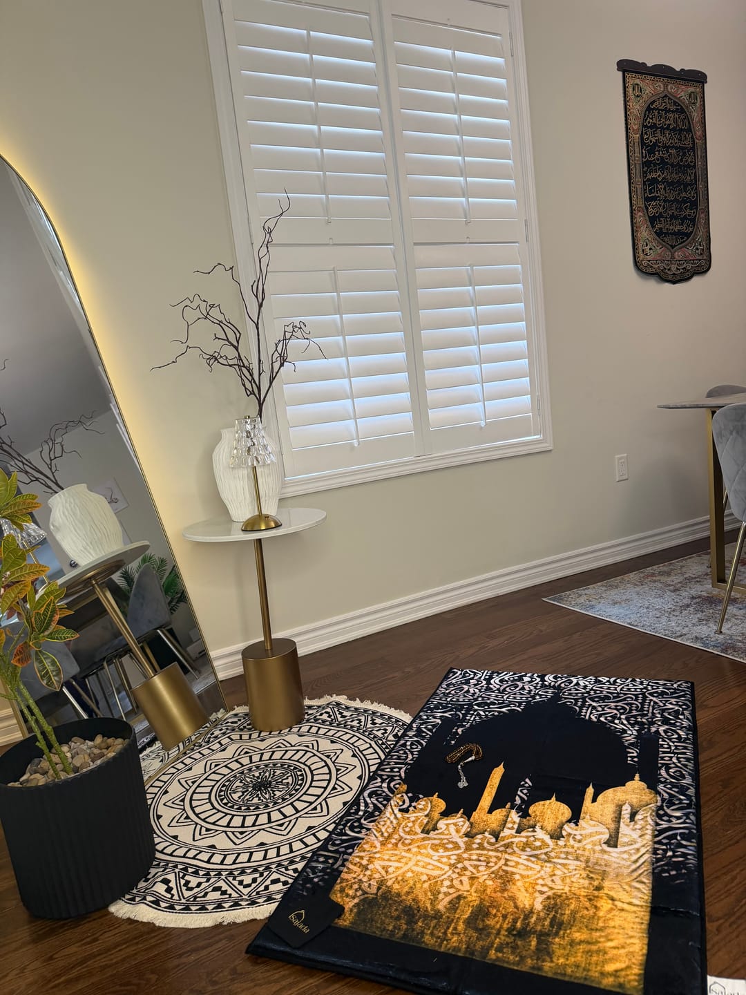 Customer photo review of Dark Arabic Calligraphy  Padded Prayer Mat