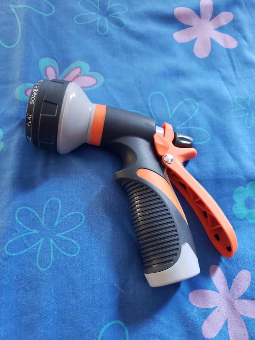 Customer photo review of Garden Hose Nozzle 8-in-1 – Non-Slip & Versatile