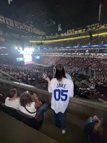 Customer photo review of Enhypen LA Baseball Jersey