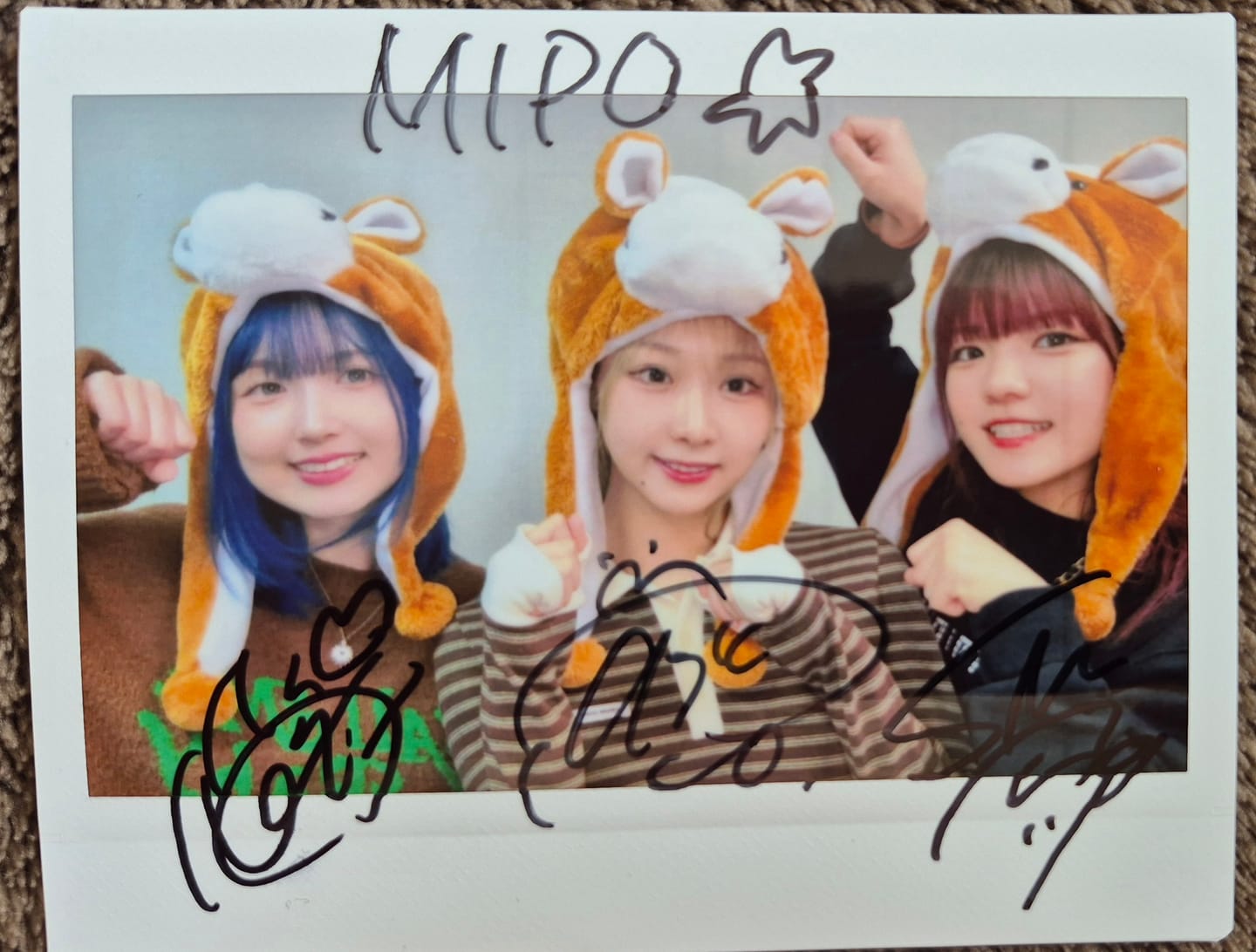 Customer photo review of TRiDENT "ONLINE BROMIDE" Autographed Polaroid Style Photo (With Your Custom Name)