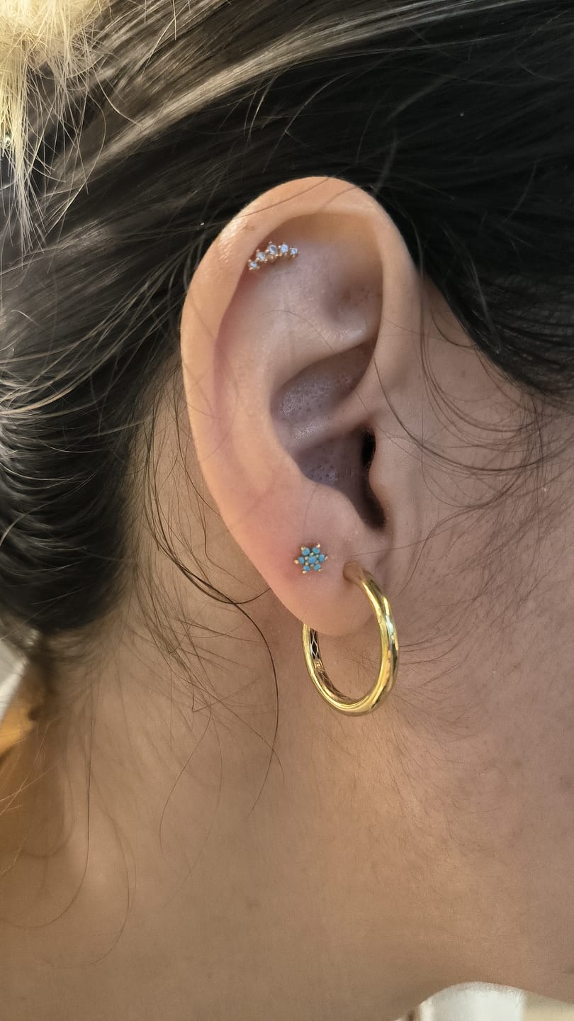 Customer photo review of Gusto Turkuaz Taşlı Altın Tragus Çiçek Piercing
