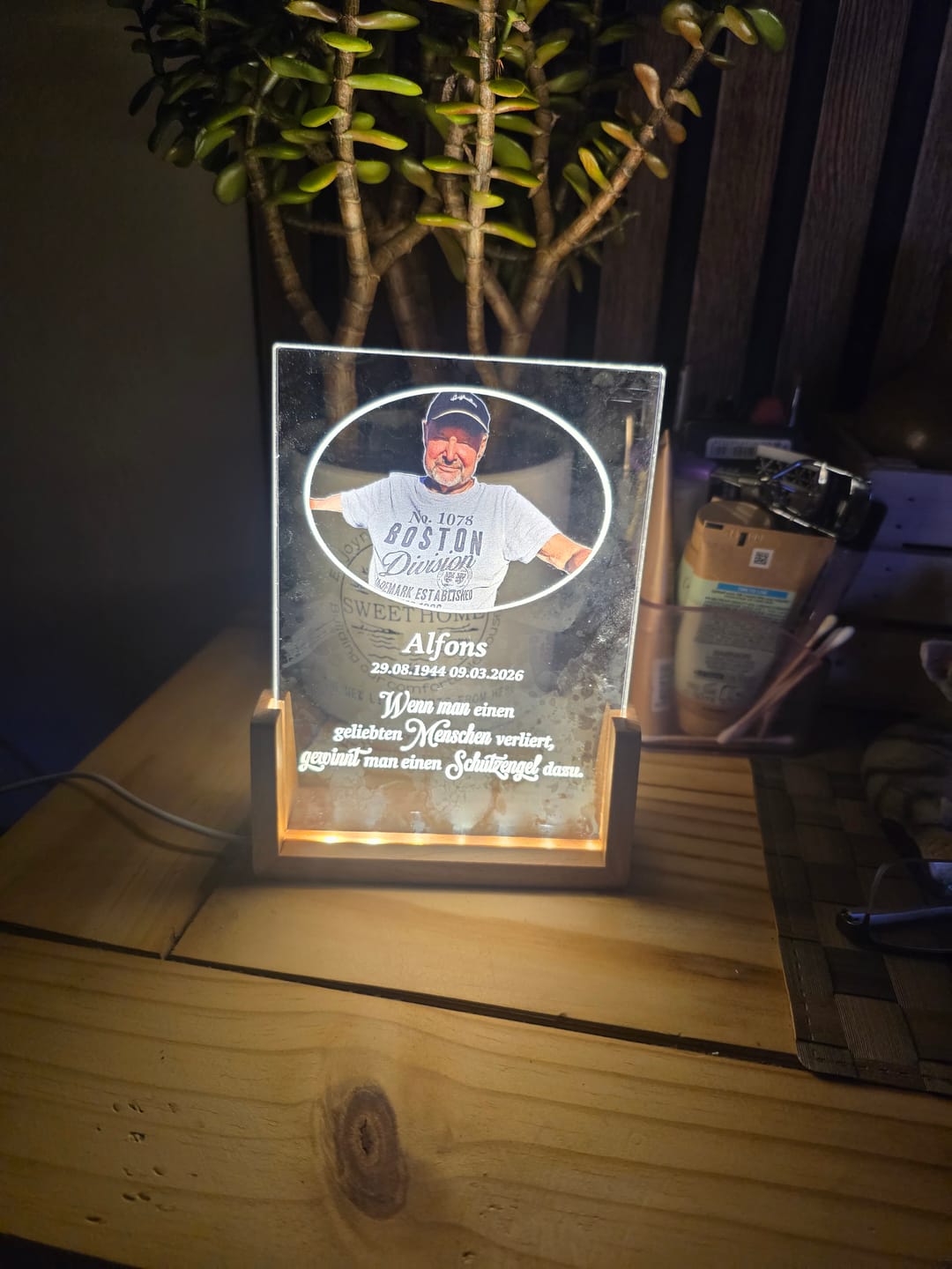 Customer photo review of Schutzengel - Personalisierter LED Aufsteller als Andenken an die Liebsten