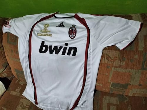 Reseña con foto de un cliente sobre AC Milan Visitante 06/07 – Kaká 22