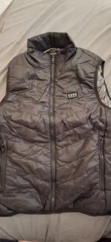 Customer photo review of Verwarmde bodywarmer met 9 verwarmingszones – ultralicht, USB-gevoed & ideaal voor outdooravonturen