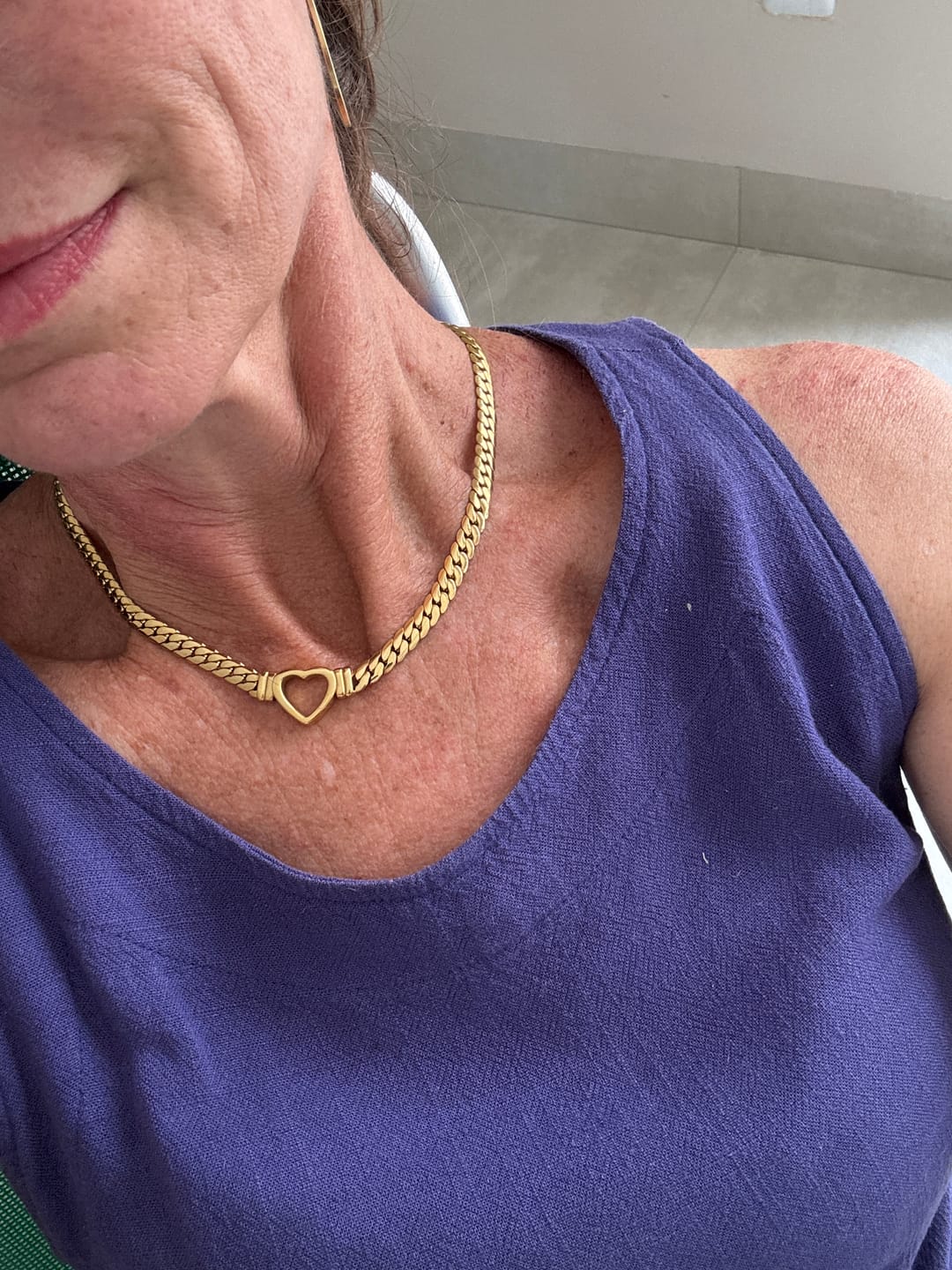 Customer photo review of Colar Gargantilha Coração Minimalista Banhado em Ouro 18K