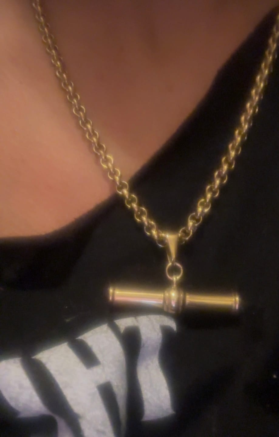 Customer photo review of XL T-Bar Necklace