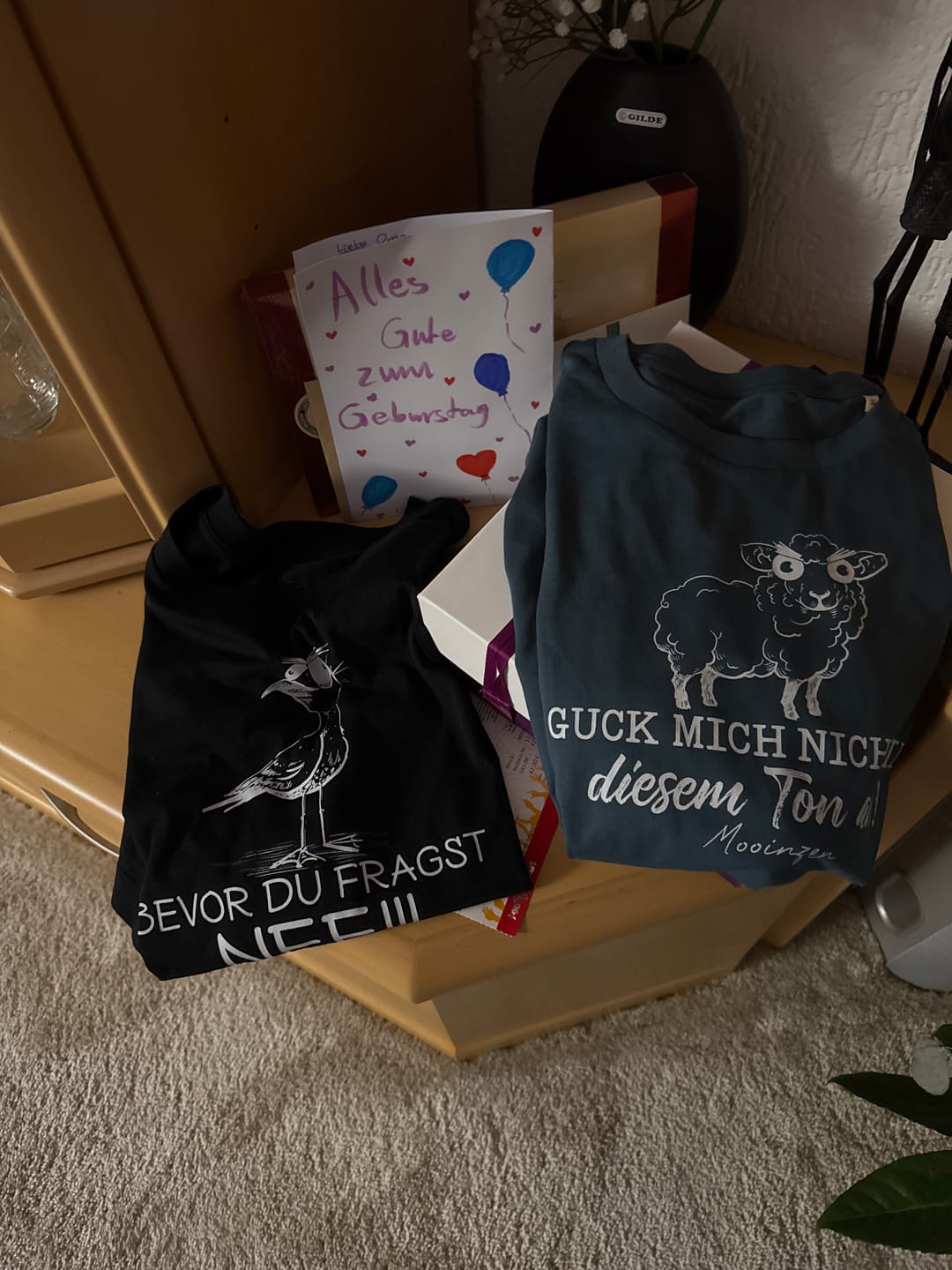 Customer photo review of Möwe Nee  · Damen Premium Bio T-Shirt 2.0