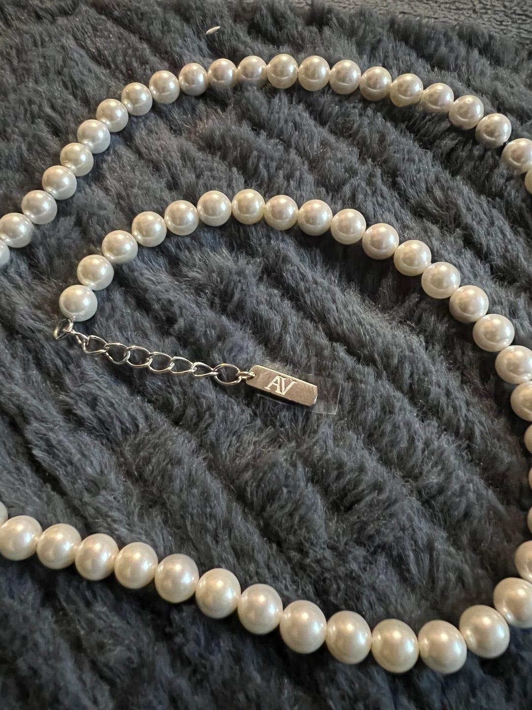 Customer photo review of ROUNDED REAL PEARL NECKLACE