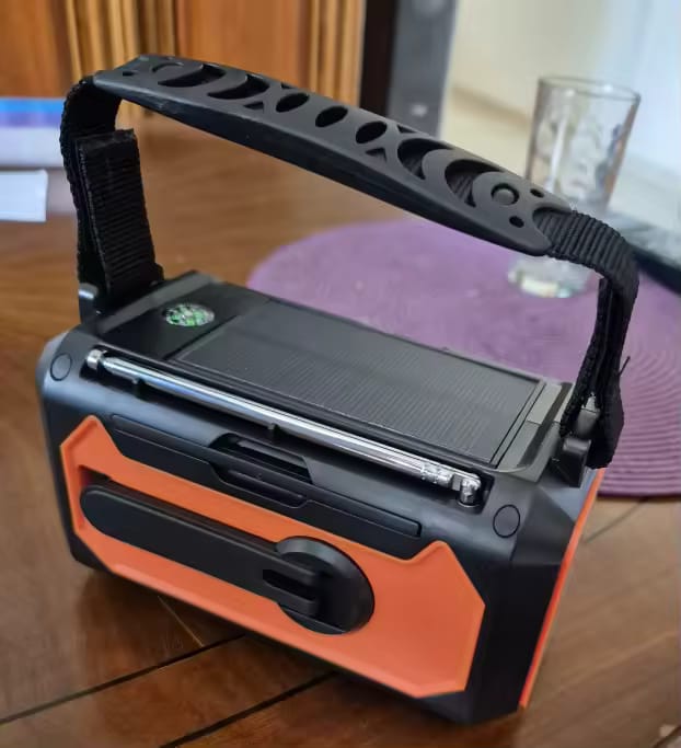 Customer photo review of Notfall Kurbelradio 10000mAh 2.0 – Solar, LED-Licht & SOS-Alarm