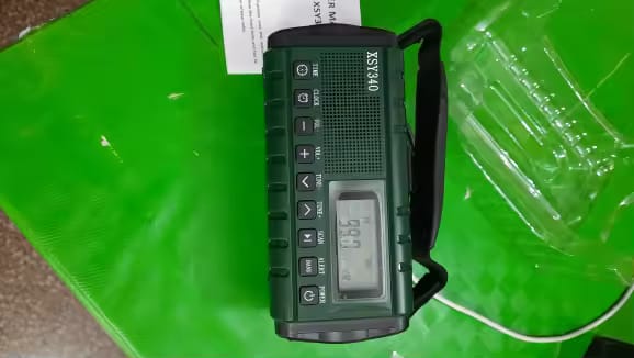 Customer photo review of Emergency Crank Radio 10000mAh – Solar, Flashlight & SOS Alarm