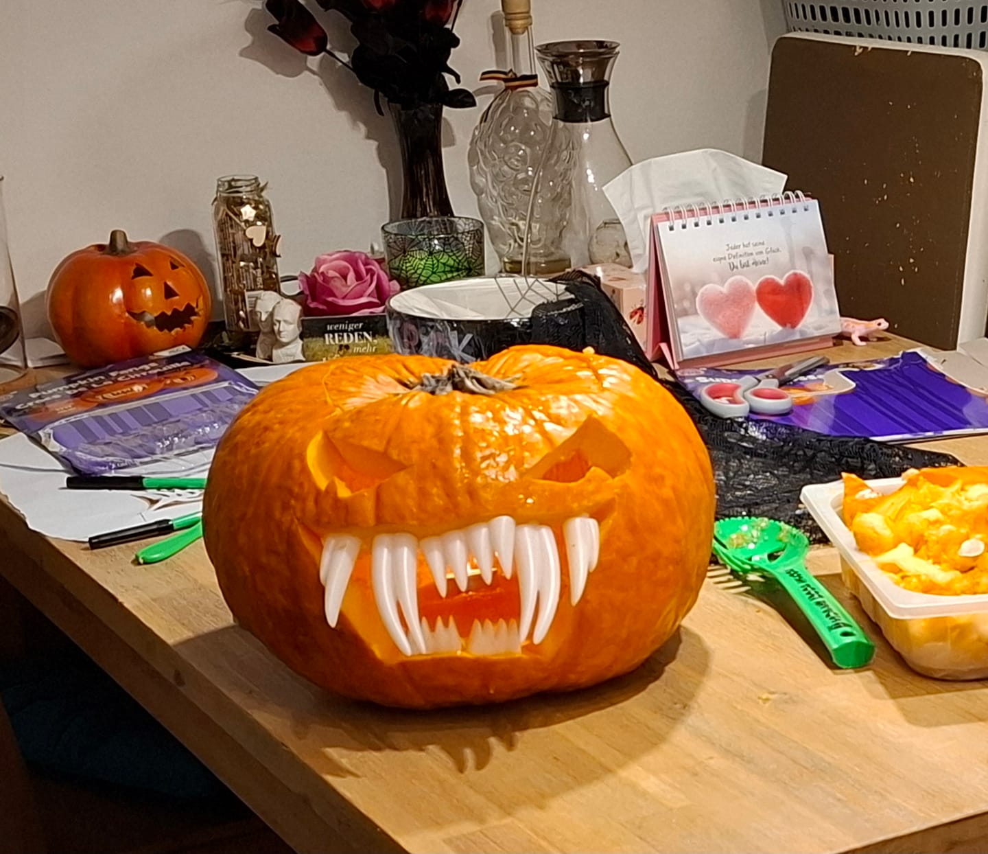Customer photo review of Leuchtende Kürbis Zähne – Spooky Optik für Halloween-Kürbisse
