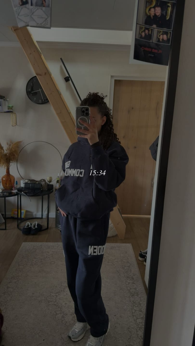 Customer photo review of GATED COMMUNITY HOODIE NAVY