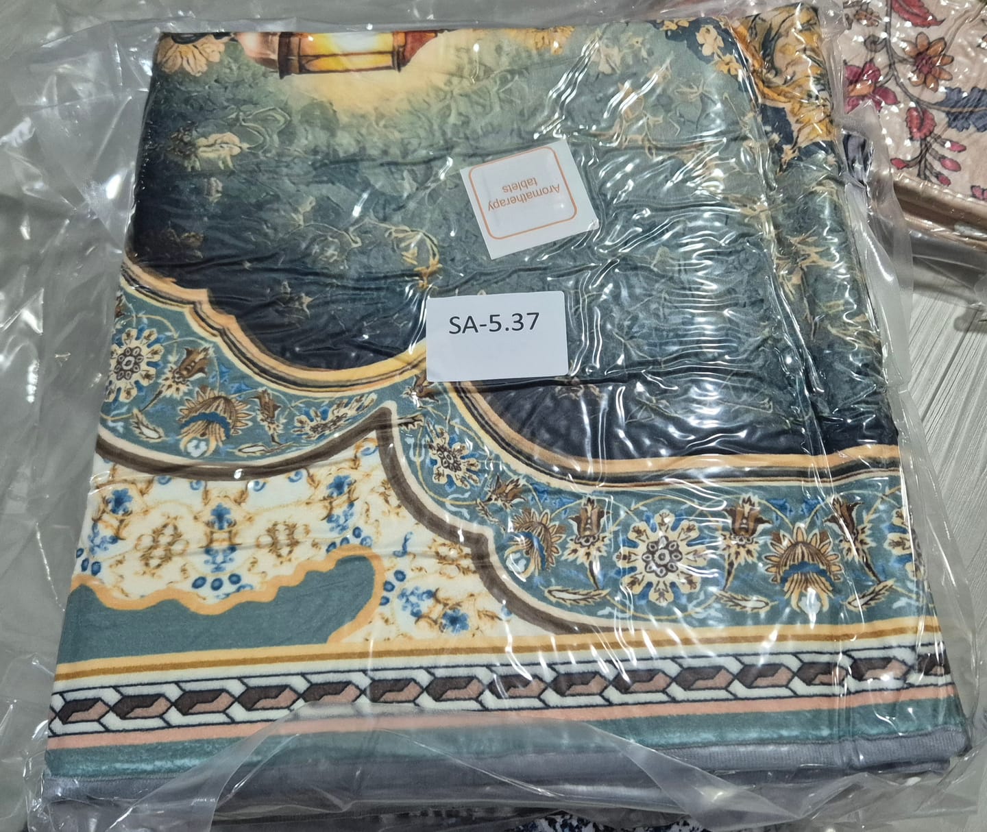 Customer photo review of Verde Mehrab Padded Prayer Mat