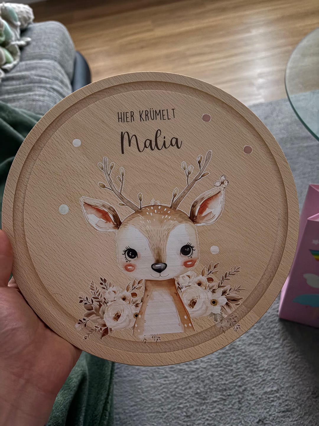 Customer photo review of Rundes personalisiertes Frühstücksbrettchen Baby Reh mit Namen für Kinder