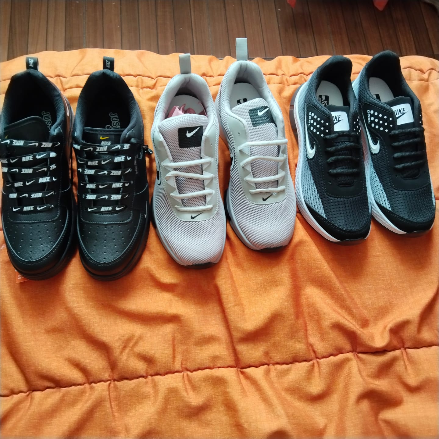 Customer photo review of Tenis 025 Plata Blanco Negro