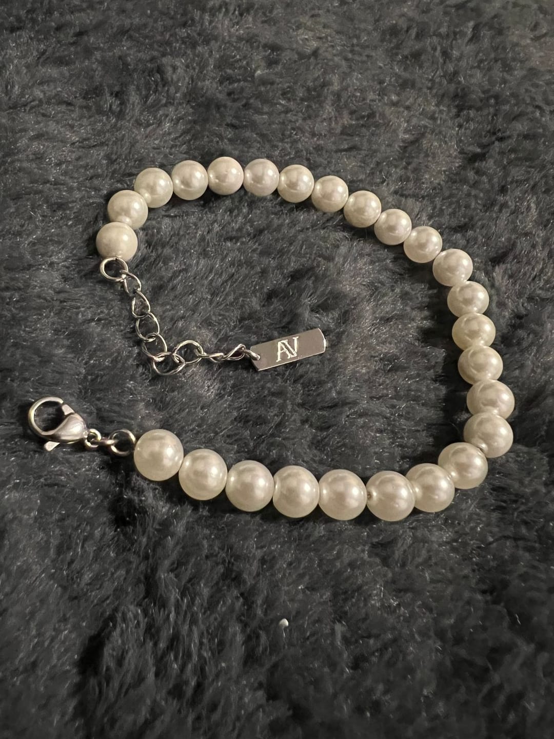 Customer photo review of ROUNDED REAL PEARL BRACELET