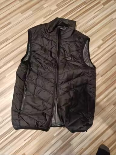 Customer photo review of Verwarmde bodywarmer met 9 verwarmingszones – ultralicht, USB-gevoed & ideaal voor outdooravonturen