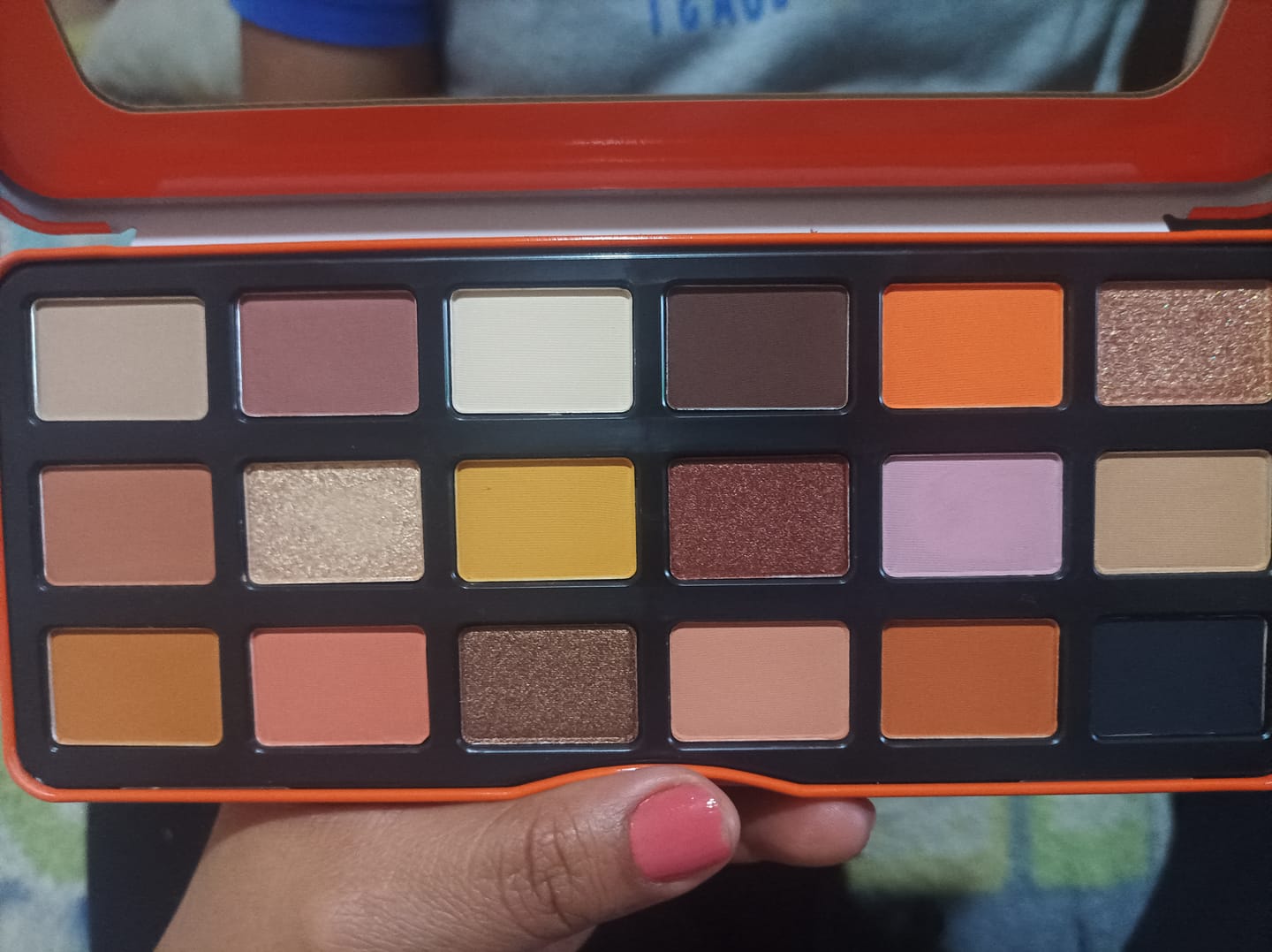 Customer photo review of Paleta de Sombras 18 tonos  "Reese's"