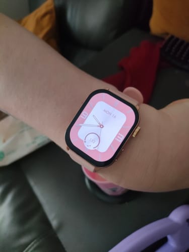 Reviewer wearing the Gard Pro Health Smartwatch 3 with a pink band and active display on their wrist.