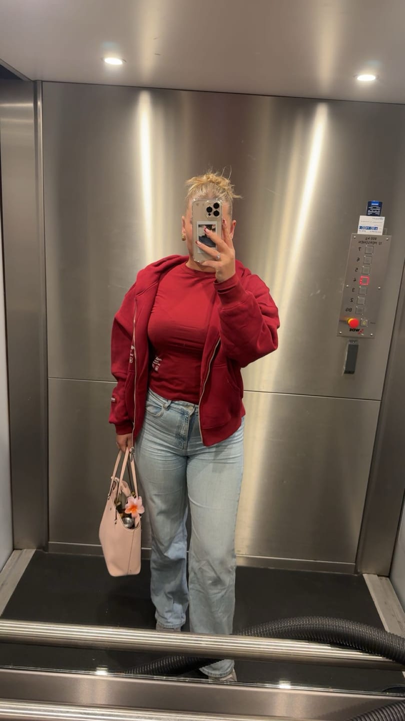 Customer photo review of LABEL LONGSLEEVE TOP BURGUNDY