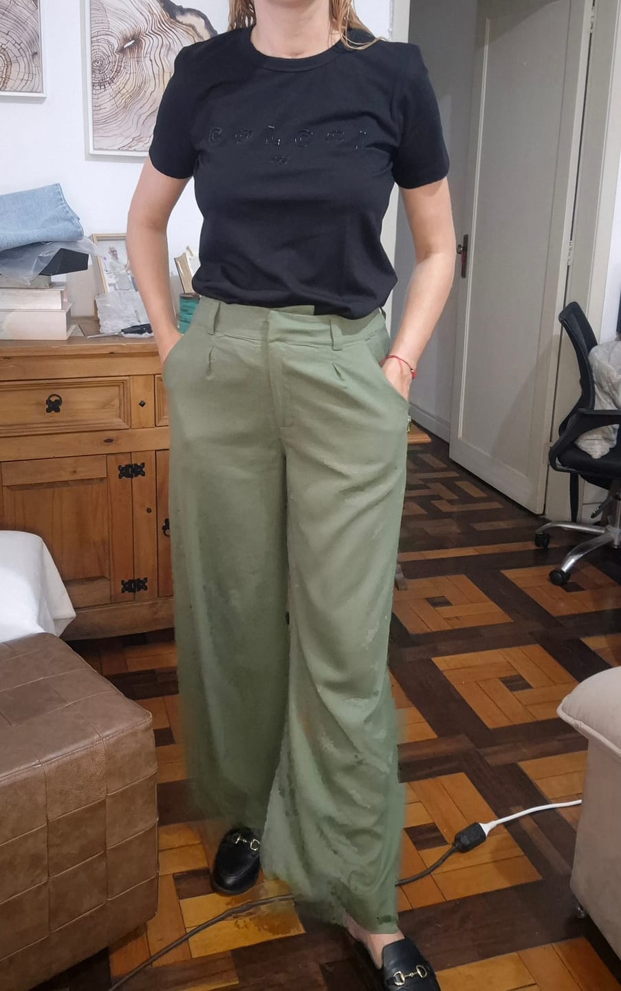 Customer photo review of Calça Pantalona Graviola Verde Escuro