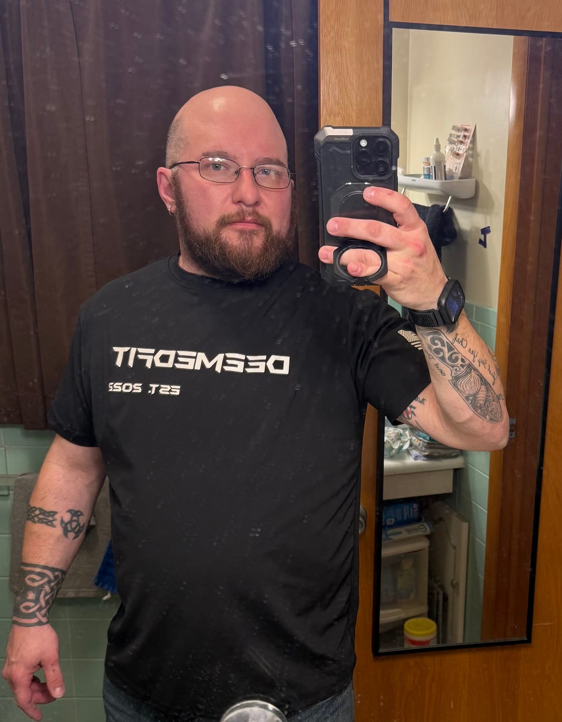 Customer photo review of Men's Gym Tee "Compellence"- Black
