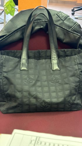 Customer photo review of Medium New Travel Line Tote
