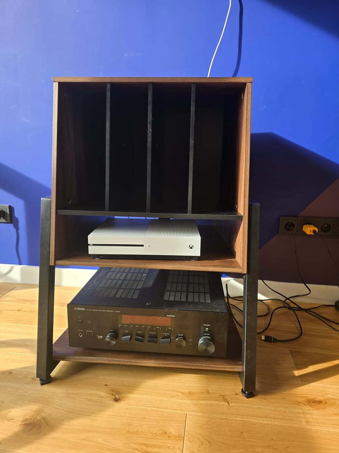 Customer photo review of Eiffel RS05 Record Player Stand