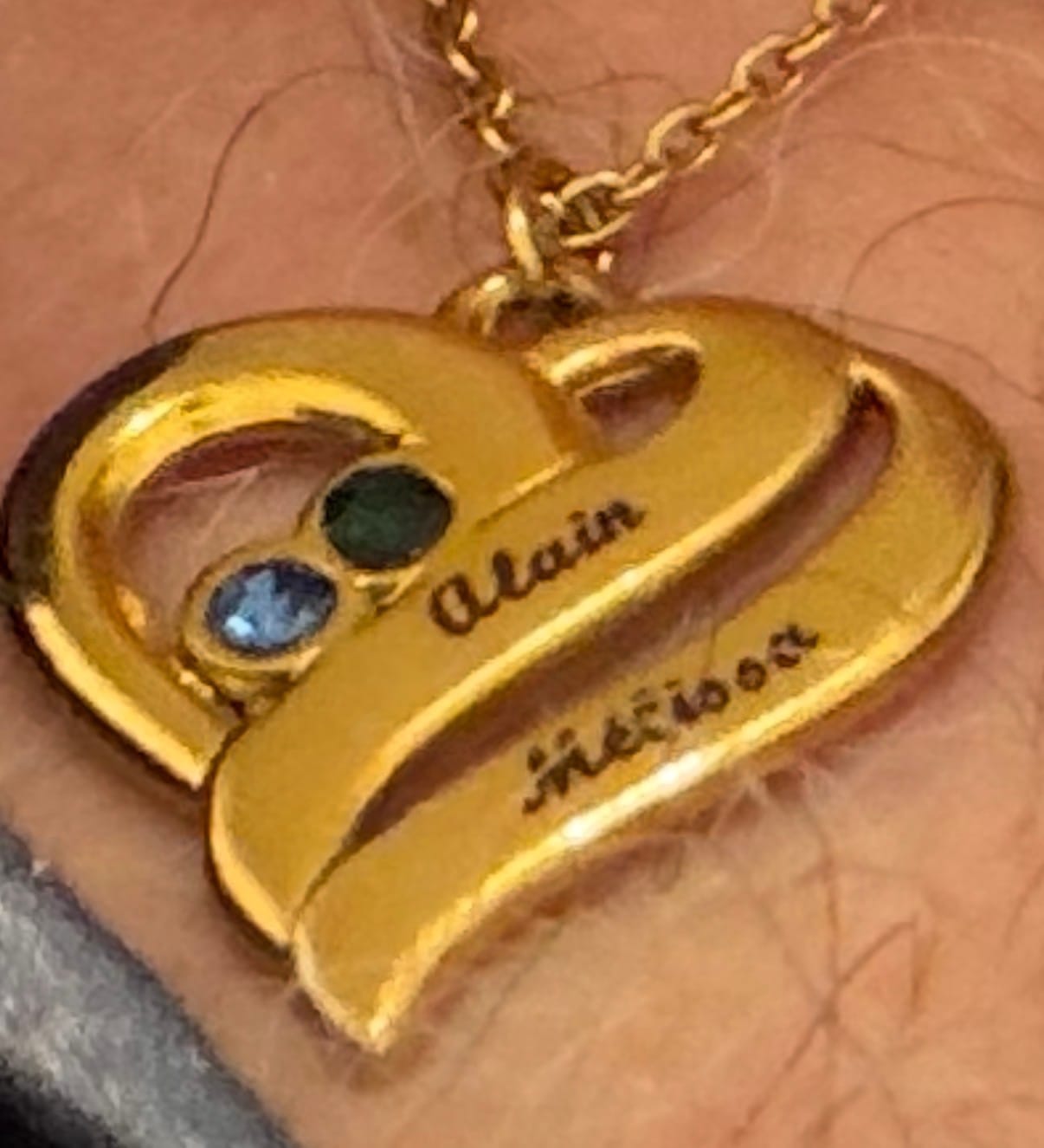 Customer photo review of Halskette mit vereinten Herzen und Geburtssteinen