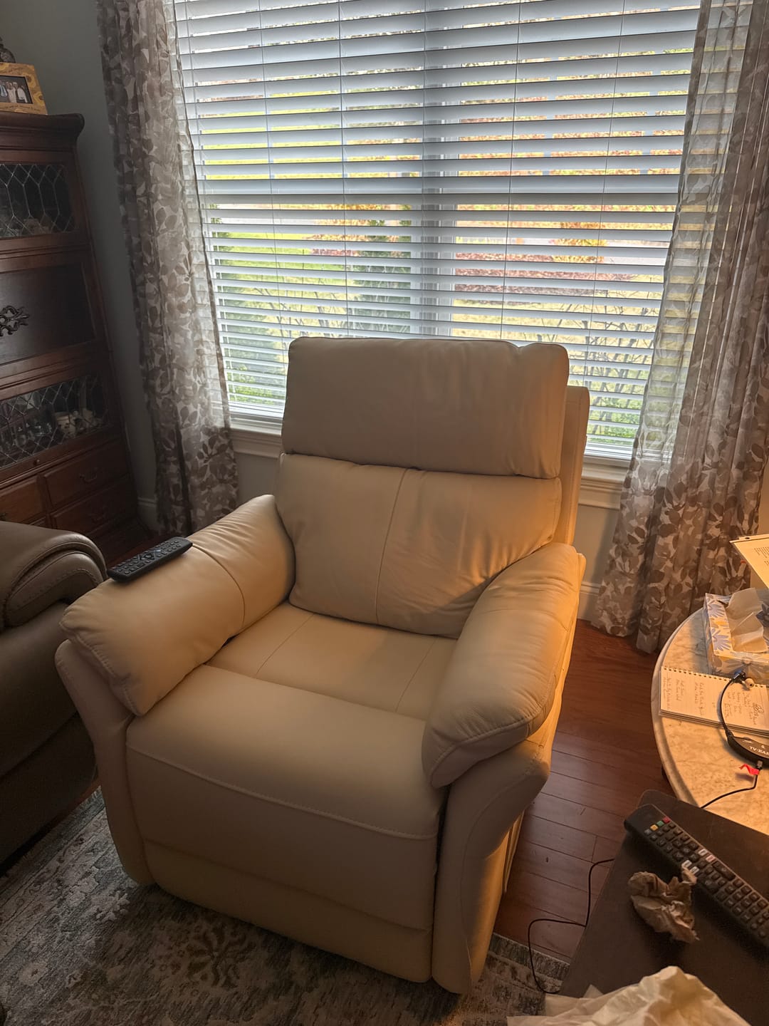 Customer photo review of Airsky Recliner Chair Top-Grain Leather Genuine Leather Ergonomic Armchair Sofa for Adults R1