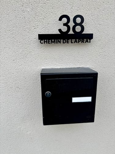 Customer photo review of Numero civico e testo sagomato modello Line 02 Alluminio