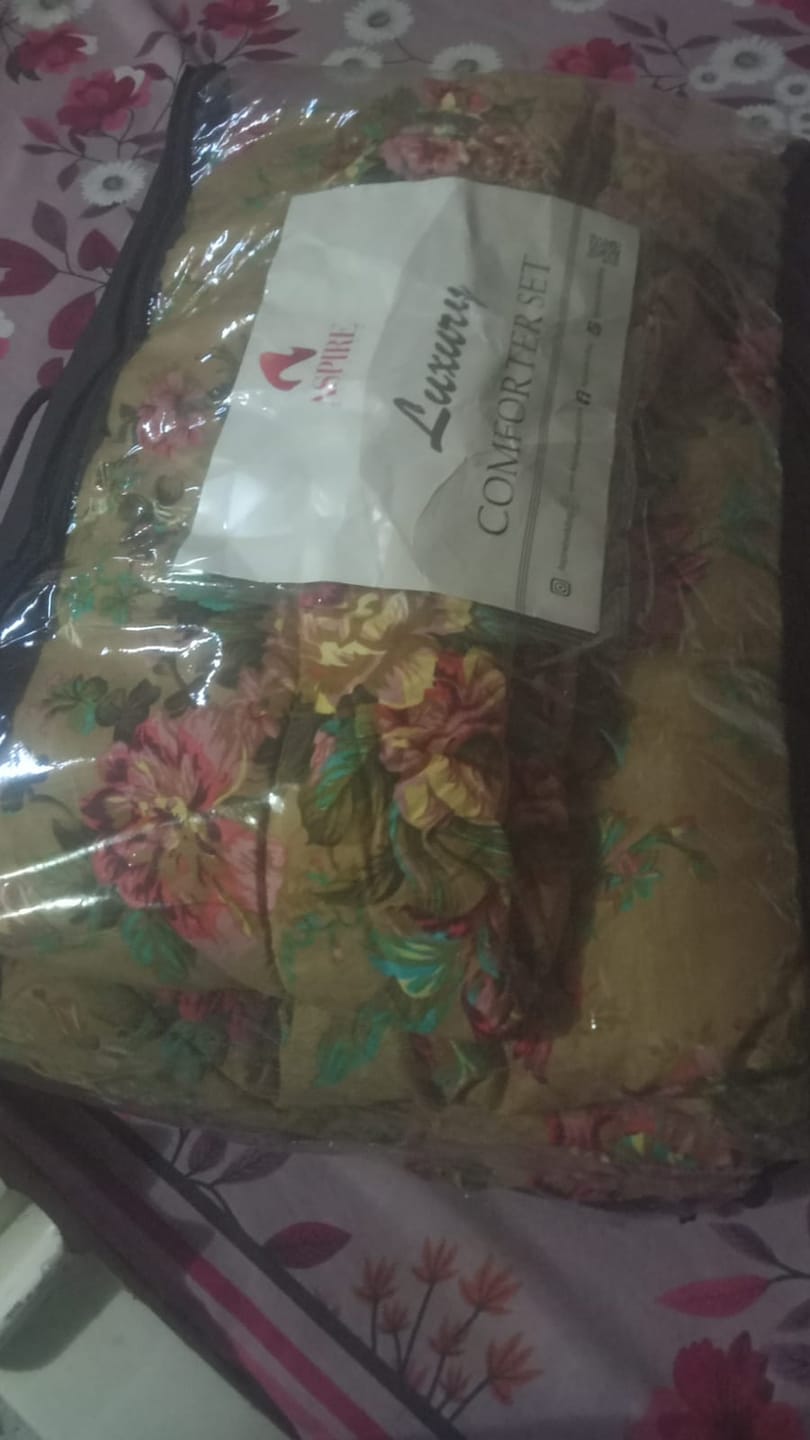 Customer photo review of WILLA Comforter Set- 7 Pcs