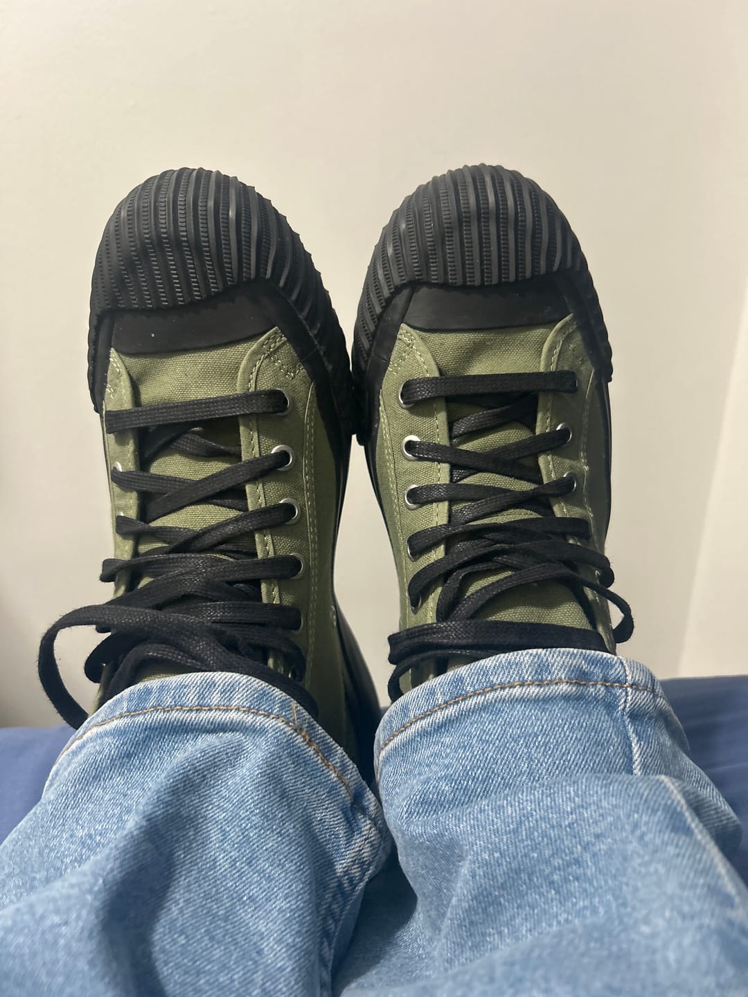 Customer photo review of Grounder High-Top Olive/Black